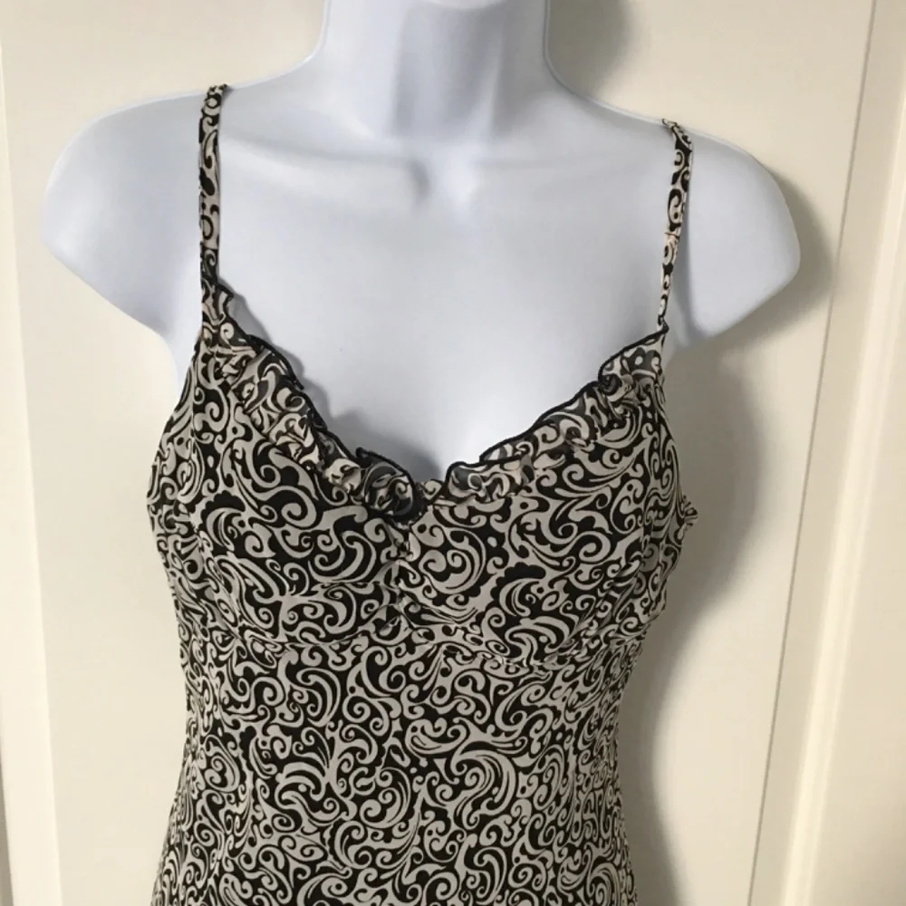 Windsor Ladies/Juniors Elegant Black-White Dress. Size 7 - Picture 2 of 7
